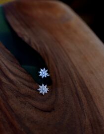 Earcuff со кристален цвет